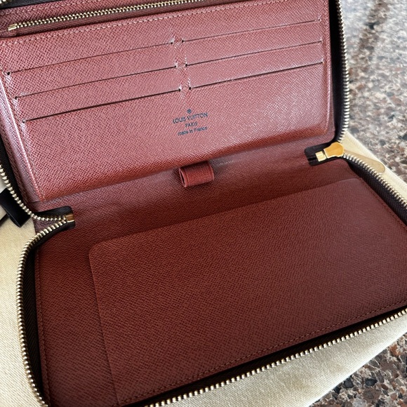 Authentic Louis Vuitton Monogram Canvas Zippy Wallet - Picture 8 of 8